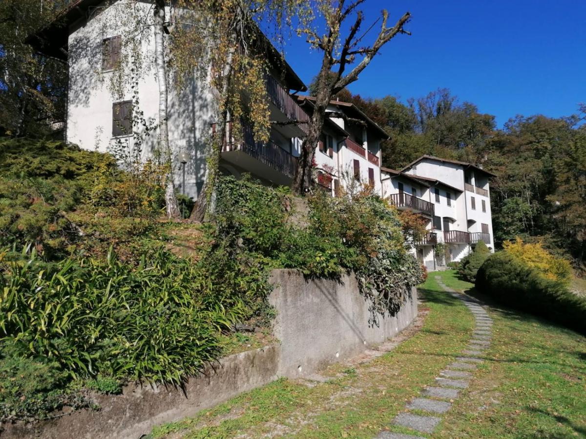 مبيت وإفطار Brusimpiano La Finestra Sul Lago المظهر الخارجي الصورة