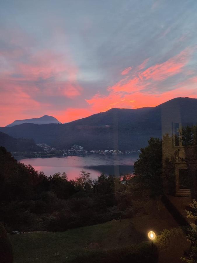 مبيت وإفطار Brusimpiano La Finestra Sul Lago المظهر الخارجي الصورة